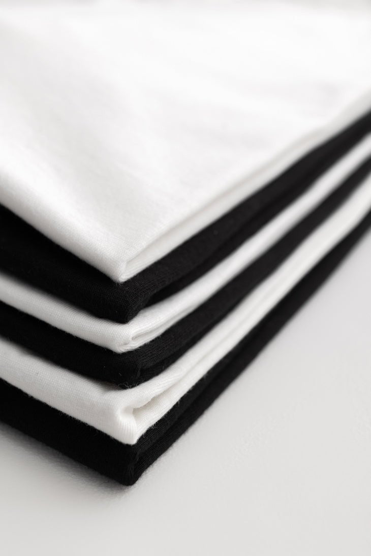 Basic Tee Black UNISEX - roho